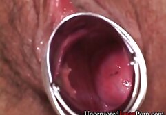 Chicas japonesas xxx mexico colegialas están jugando con un tipo corto de grasa