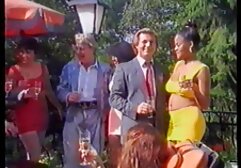 Sexy Milfs al aire libre cogiendo a la mexicana